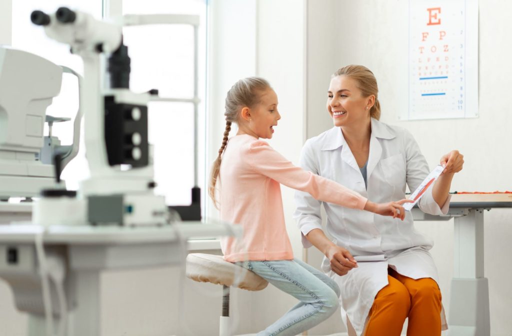 A female optometrist talking to a little girl about her lazy eye